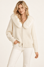 BIANCA – Oversized Strickmantel mit Kapuze & Fell-Kragen - ZAYVI