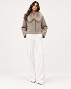 CELESTE – Kurze Wolljacke mit Fellkragen - ZAYVI