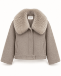 CELESTE – Kurze Wolljacke mit Fellkragen - ZAYVI