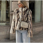 LUNA – Animal Print Kunstpelz-Stehkragenjacke – Ansicht 3 | ZAYVI