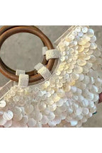 Boho Chic Perlmutt-Tasche mit Holzgriffen, handgefertigte Strandtasche im Boho-Chic für Damenmode online kaufen.