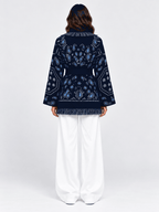 SIENNA – Dunkelblaue Wolljacke mit Bindegürtel - ZAYVI